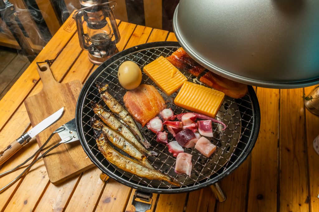 キャンプ 燻製